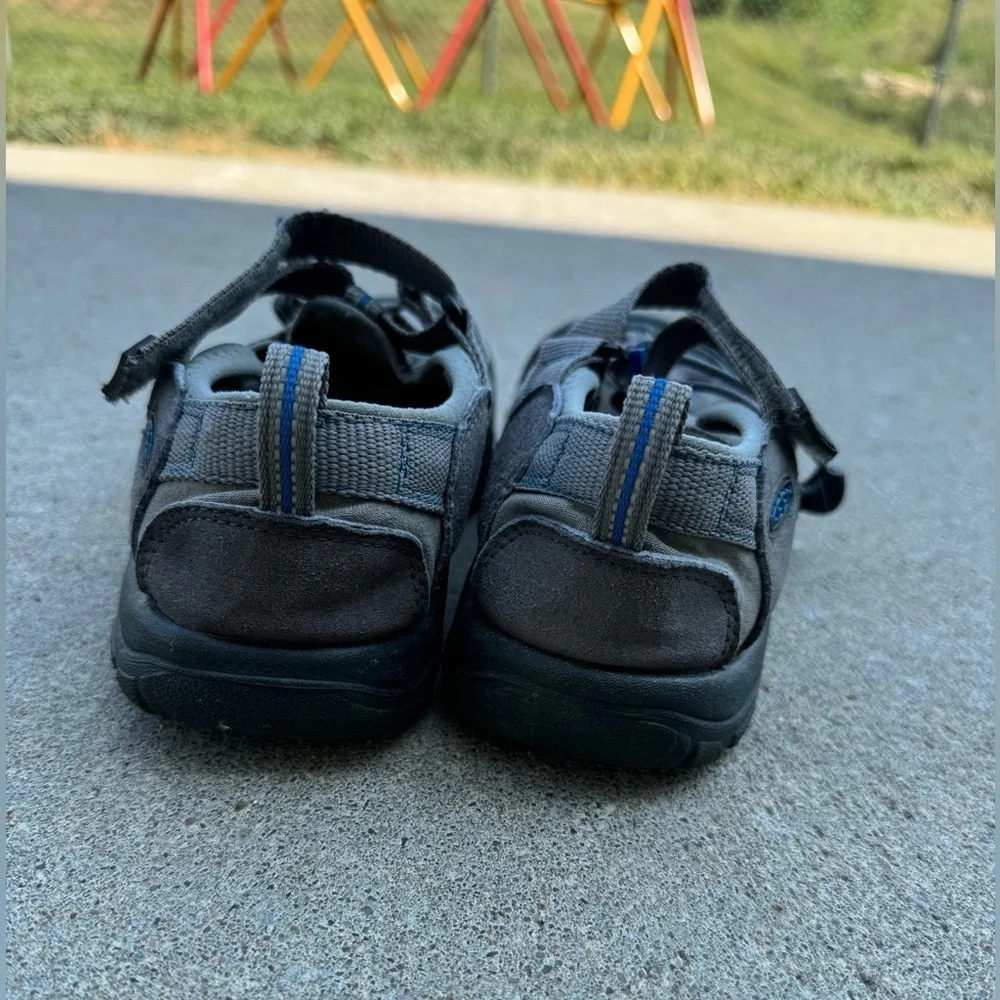 Keen Closed Toe Waterproof Sandals Adjustable Gray Size 6